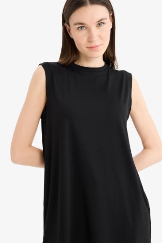 Regular Fit Bisiklet Yaka Basic Düz Kolsuz Siyah Tesettür Tişört Tunik